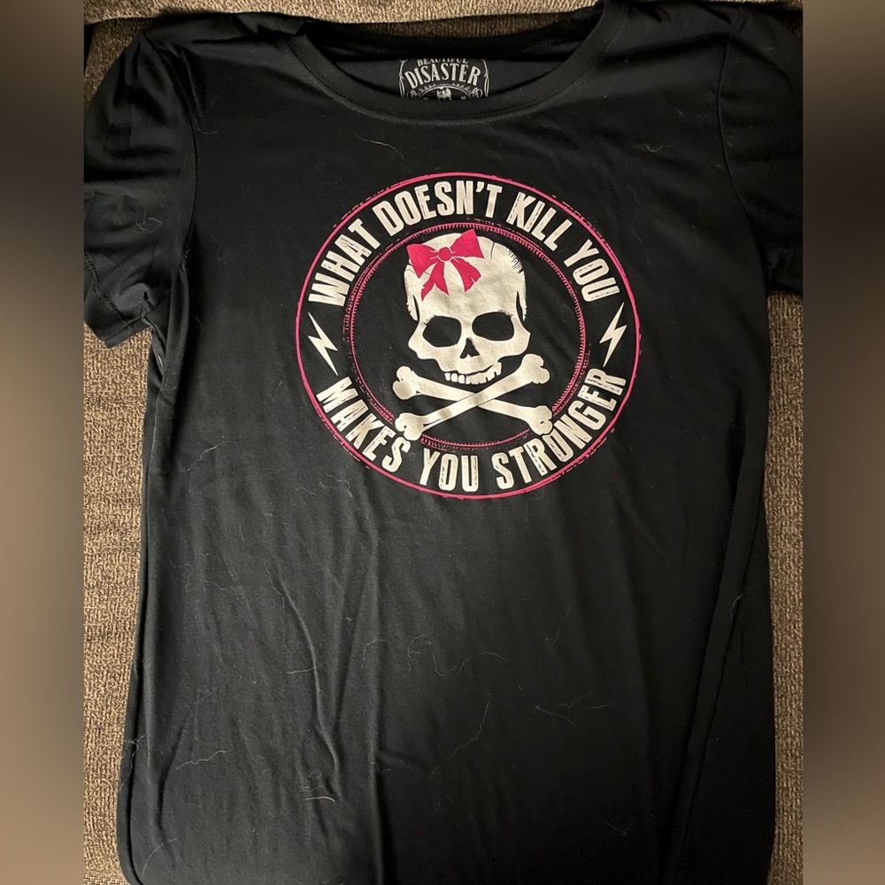 Beautiful disaster t-shirt. ****NOTE**** xl but fits like a medium!!!!